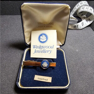 Wedgwood Made in England Sailing Ship Cameo Gold Plated Tie Bar in Orig Box